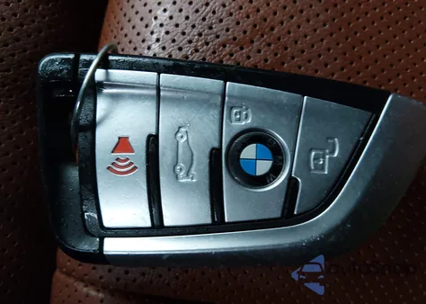 2023 BMW X6 xDrive40I z USA, uszkodzony, nr VIN 5UXCY6C00P9S03866